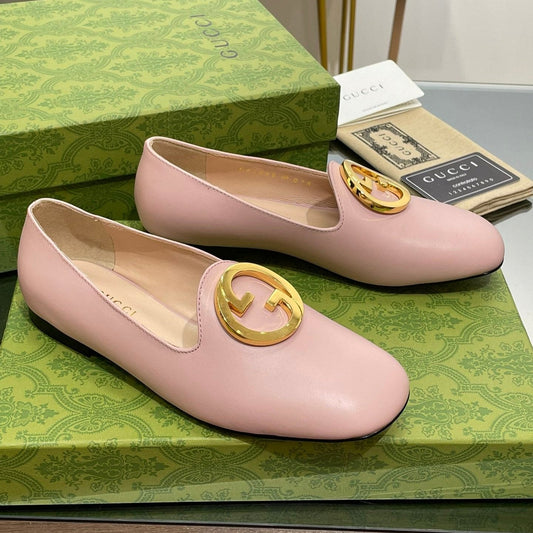 GUCCI BLONDIE LOGO-PLAQUE LOAFERS IN LIGHT PINK CALFSKIN WITH GOLD HARDWARE