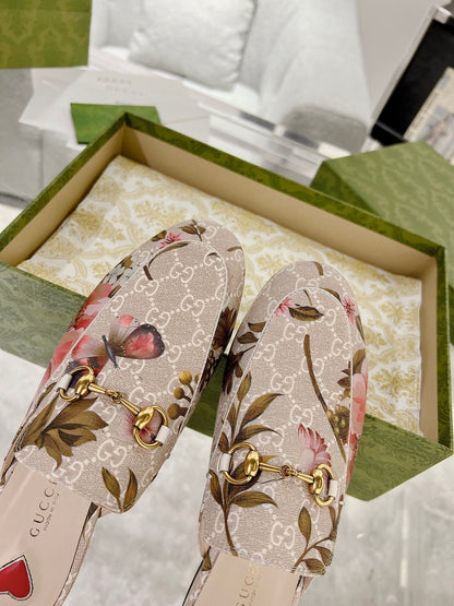 GUCCI HORSEBIT FLOWER SLIPPER MULE IN LINEN BEIGE MONOGRAM JACQUARD FABRIC