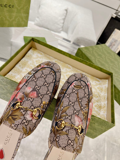 GUCCI HORSEBIT FLOWER SLIPPER MULE IN DARK BEIGE MONOGRAM JACQUARD FABRIC