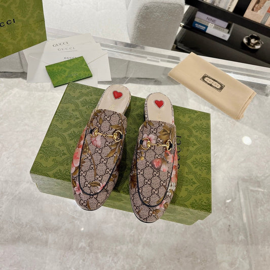 GUCCI HORSEBIT FLOWER SLIPPER MULE IN DARK BEIGE MONOGRAM JACQUARD FABRIC