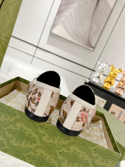 GUCCI HORSEBIT LOAFER WITH FLOWER PRINT IN LINEN BEIGE MONOGRAM JACQUARD FABRIC