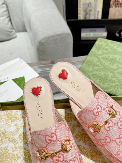 GUCCI MEN'S MULE WITH HORSEBIT IN PINK PASTEL MONOGRAM JACQUARD FABRIC