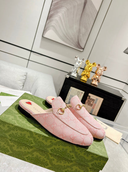 GUCCI MEN'S MULE WITH HORSEBIT IN PINK PASTEL MONOGRAM JACQUARD FABRIC