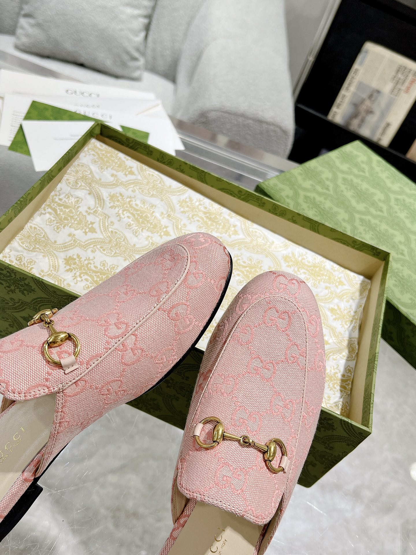 GUCCI MEN'S MULE WITH HORSEBIT IN PINK PASTEL MONOGRAM JACQUARD FABRIC