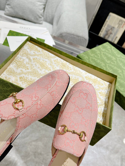 GUCCI MEN'S MULE WITH HORSEBIT IN PINK PASTEL MONOGRAM JACQUARD FABRIC