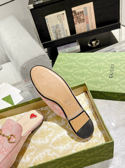 GUCCI MEN'S MULE WITH HORSEBIT IN PINK PASTEL MONOGRAM JACQUARD FABRIC
