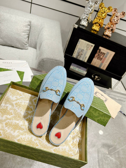 GUCCI MEN'S MULE WITH HORSEBIT IN LIGHT BLUE MONOGRAM JACQUARD FABRIC