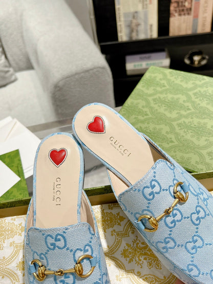 GUCCI MEN'S MULE WITH HORSEBIT IN LIGHT BLUE MONOGRAM JACQUARD FABRIC