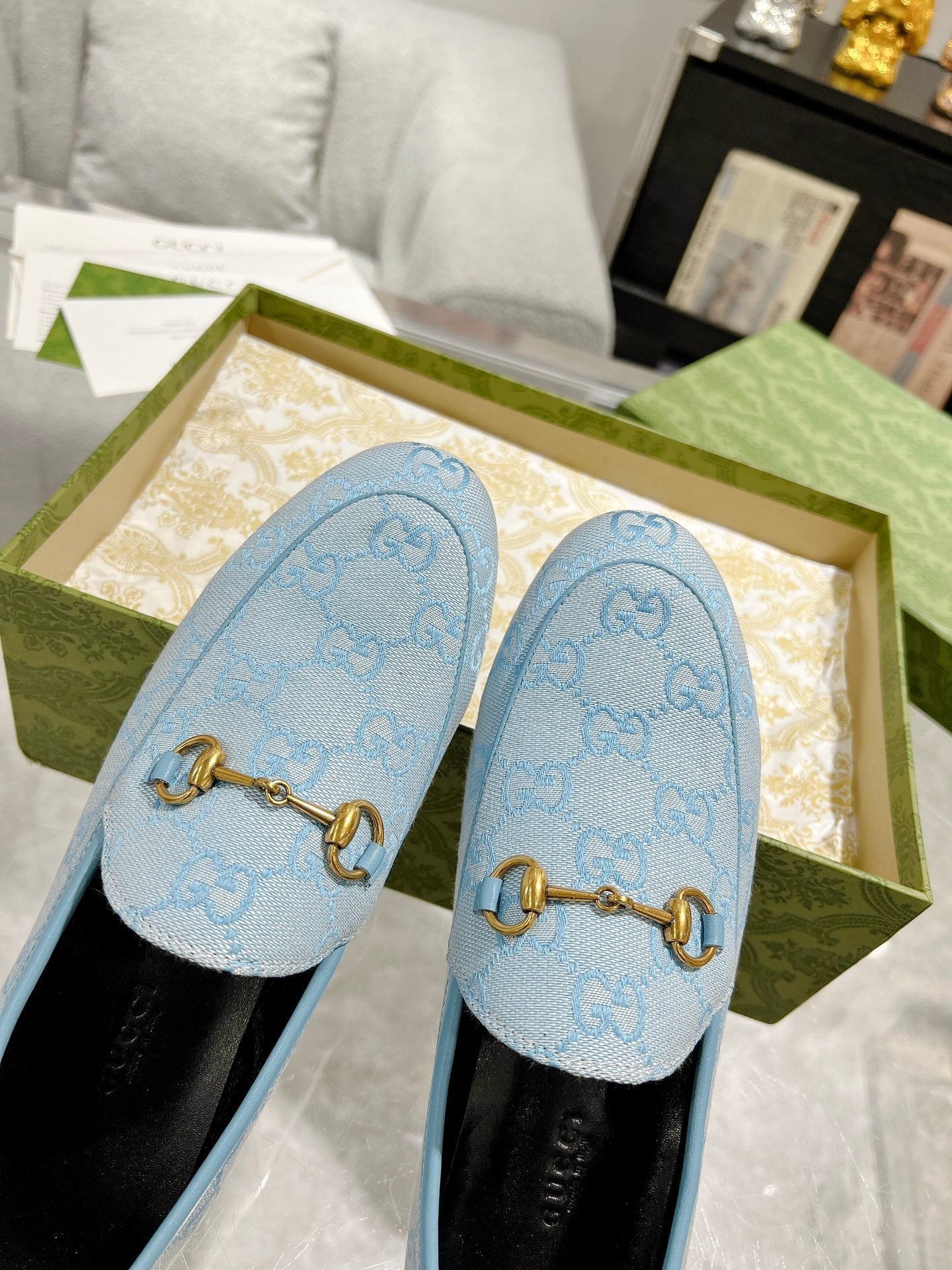 GUCCI MEN'S LOAFER WITH HORSEBIT IN LIGHT BLUE MONOGRAM JACQUARD FABRIC