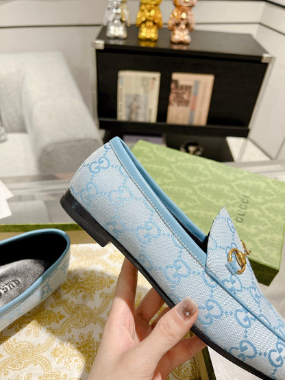 GUCCI MEN'S LOAFER WITH HORSEBIT IN LIGHT BLUE MONOGRAM JACQUARD FABRIC