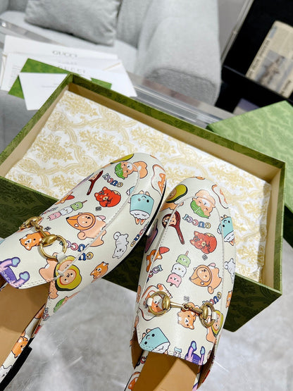 GUCCI HORSEBIT SLIPPER MULE WITH CUTE ANIMAL PRINT IN WHITE CALFSKIN