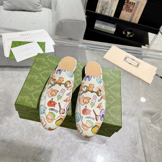 GUCCI HORSEBIT SLIPPER MULE WITH CUTE ANIMAL PRINT IN WHITE CALFSKIN