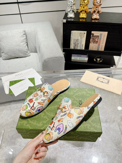 GUCCI HORSEBIT SLIPPER MULE WITH CUTE ANIMAL PRINT IN WHITE CALFSKIN