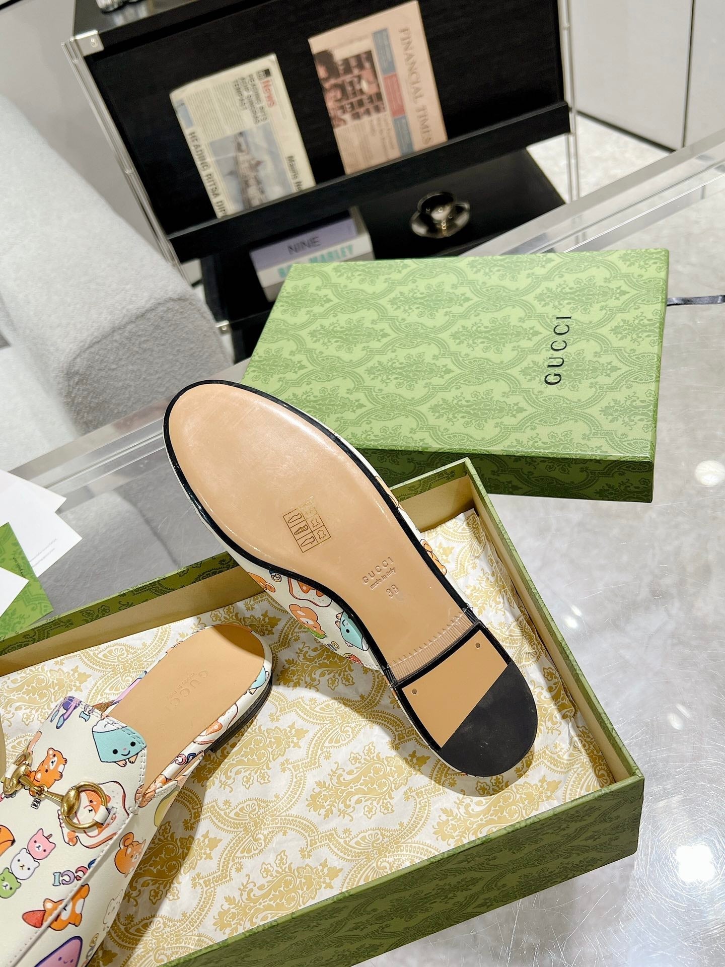 GUCCI HORSEBIT SLIPPER MULE WITH CUTE ANIMAL PRINT IN WHITE CALFSKIN