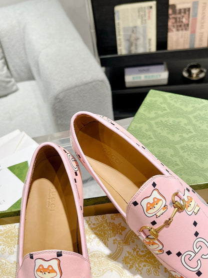 GUCCI HORSEBIT LOAFER WITH CUTE CAT PRINT IN LIGHT PINK CALFSKIN