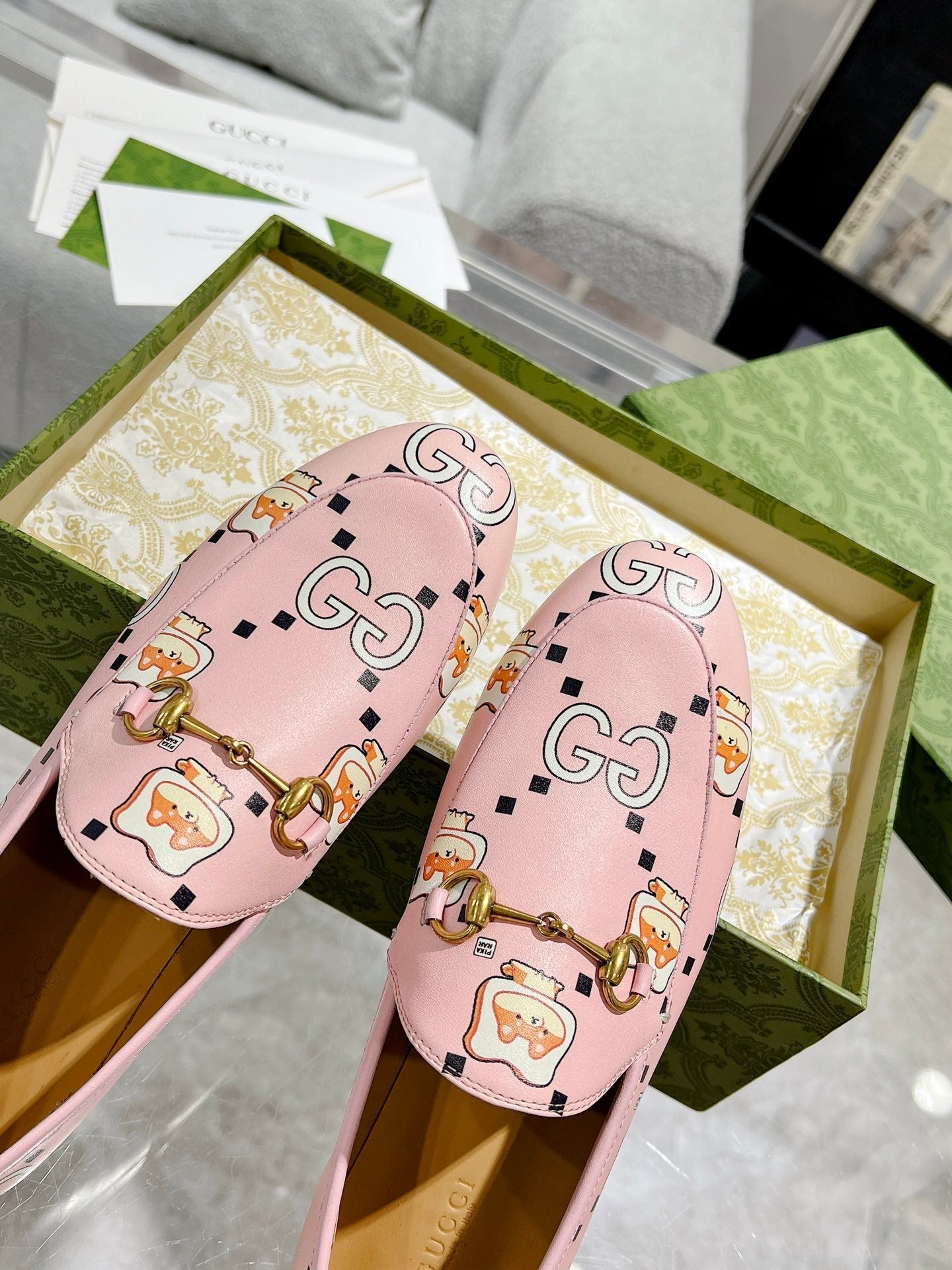 GUCCI HORSEBIT LOAFER WITH CUTE CAT PRINT IN LIGHT PINK CALFSKIN