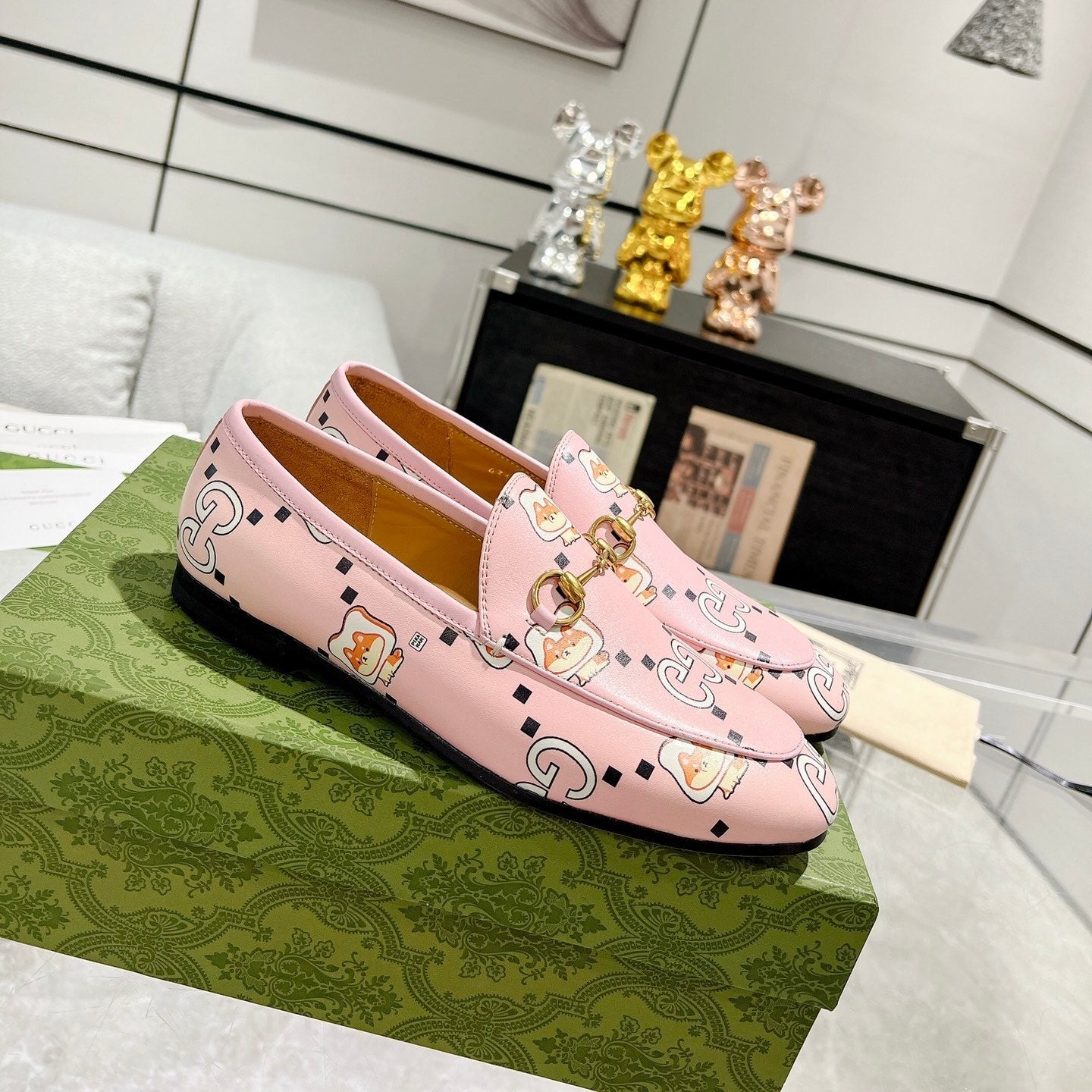 GUCCI HORSEBIT LOAFER WITH CUTE CAT PRINT IN LIGHT PINK CALFSKIN