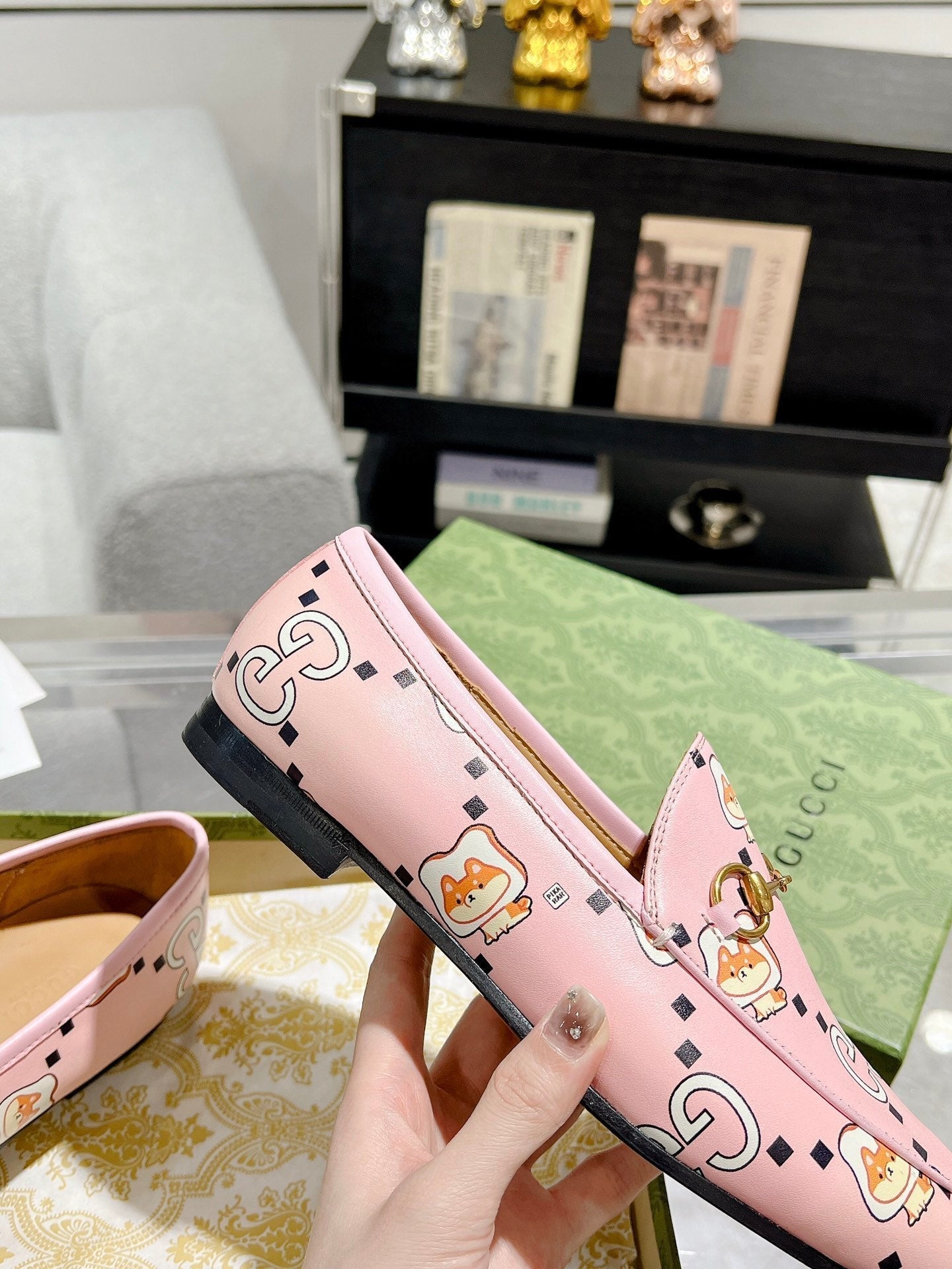 GUCCI HORSEBIT LOAFER WITH CUTE CAT PRINT IN LIGHT PINK CALFSKIN