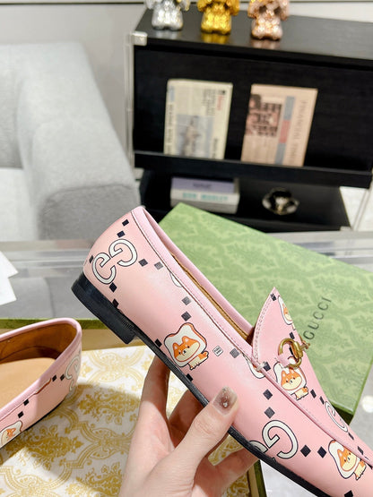 GUCCI HORSEBIT LOAFER WITH CUTE CAT PRINT IN LIGHT PINK CALFSKIN