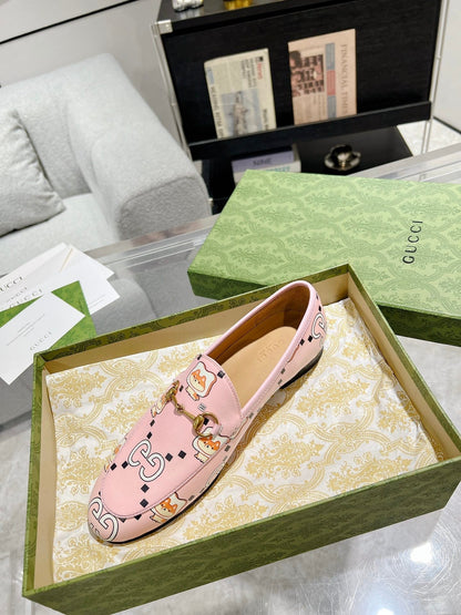 GUCCI HORSEBIT LOAFER WITH CUTE CAT PRINT IN LIGHT PINK CALFSKIN