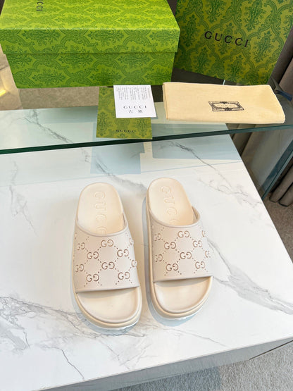 GUCCI PLATFORM SANDALS IN WHITE CREAM MONOGRAM IMPORTED TPU