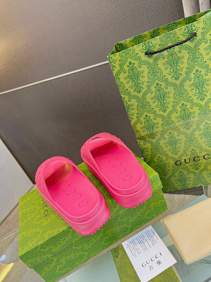 GUCCI PLATFORM SANDALS IN BRIGHT PINK MONOGRAM IMPORTED TPU
