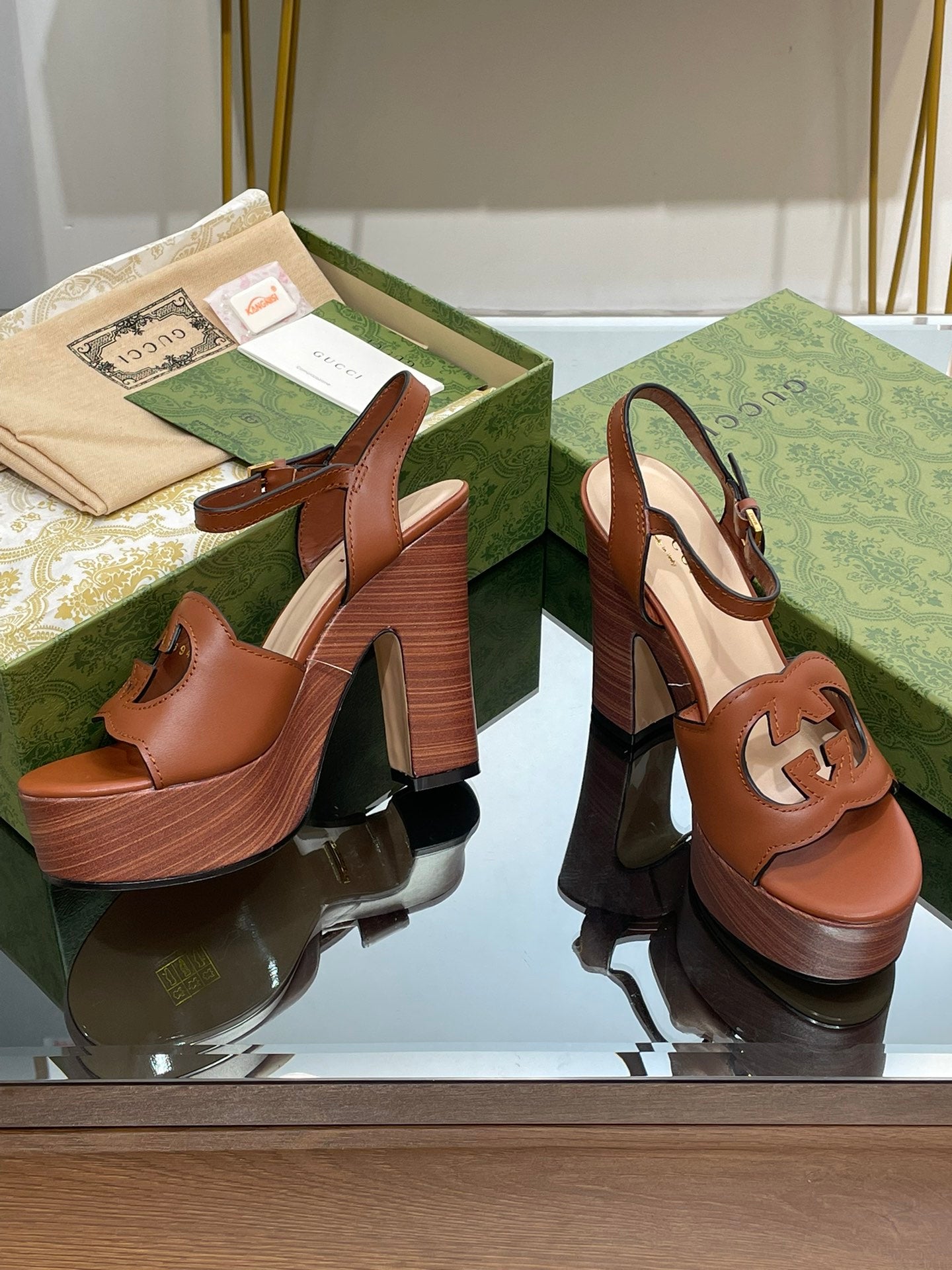 GUCCI 120 INTERLOCKING G SANDAL CARAMEL CALFSKIN