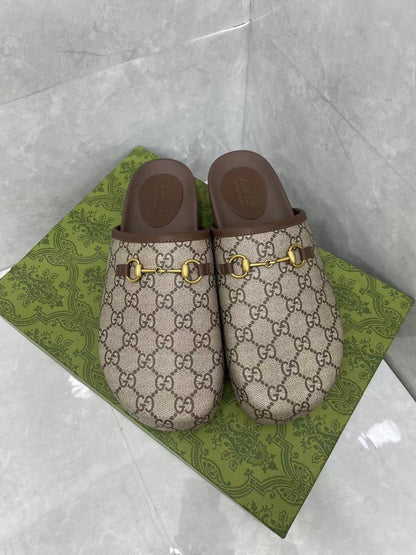 GUCCI MULE WITH GOLD HORSEBIT IN BEIGE AND EBONY MONOGRAM CANVAS