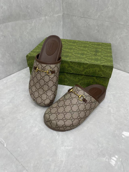 GUCCI MULE WITH GOLD HORSEBIT IN BEIGE AND EBONY MONOGRAM CANVAS