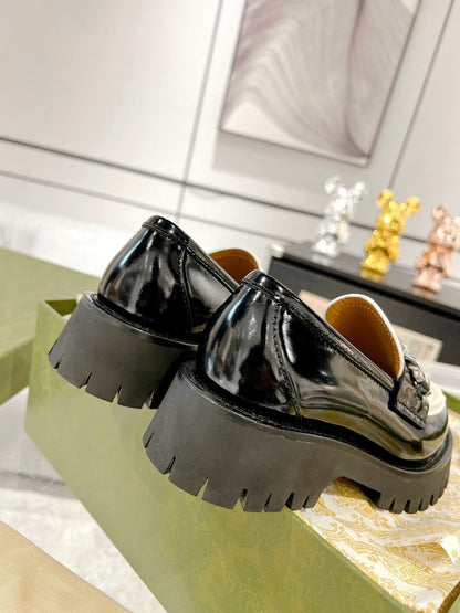 GUCCI LOAFER WITH CHAINS GLOSSY BLACK AND WHITE CALFSKIN