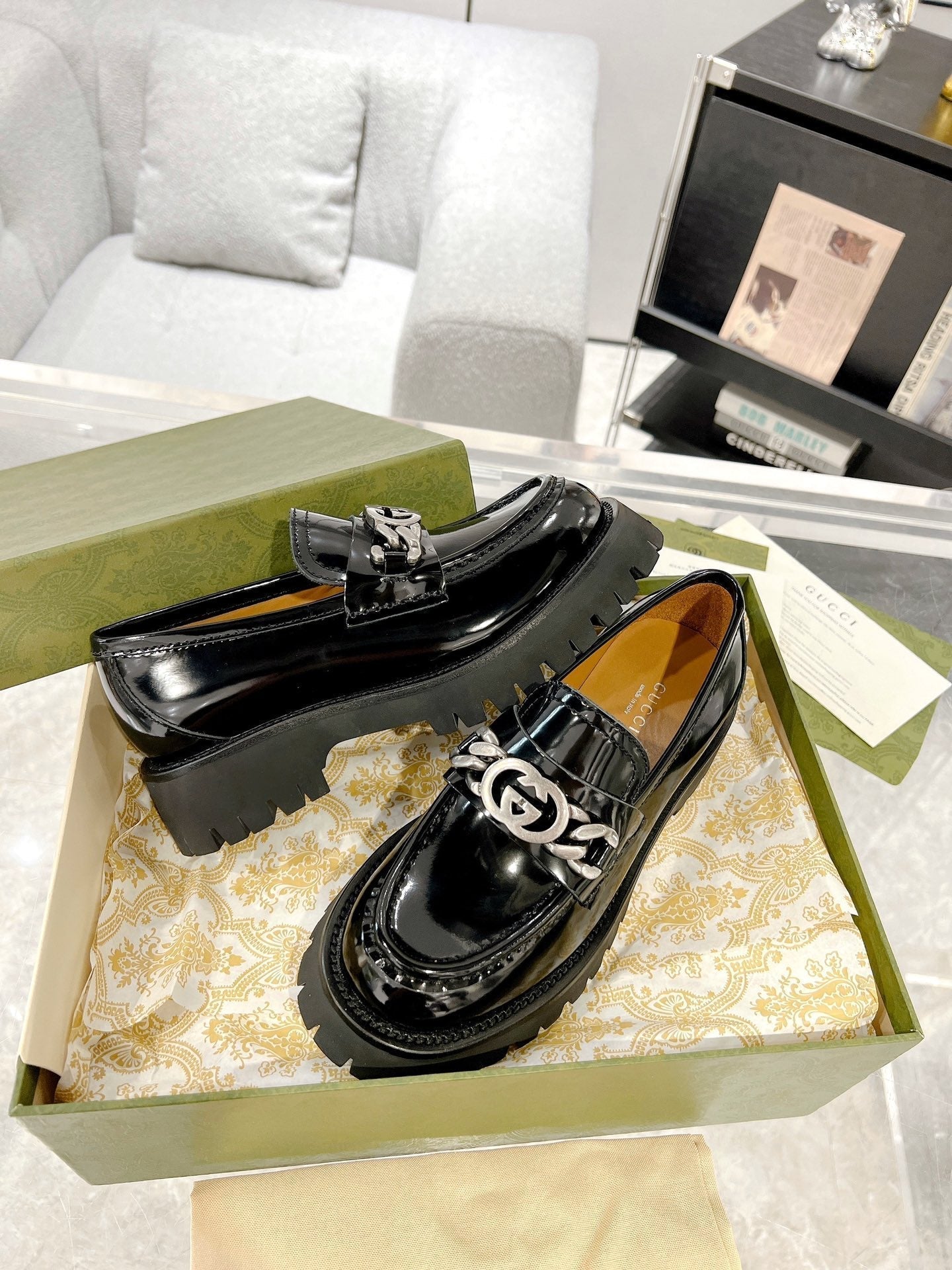 GUCCI LOAFER WITH CHAINS GLOSSY BLACK CALFSKIN