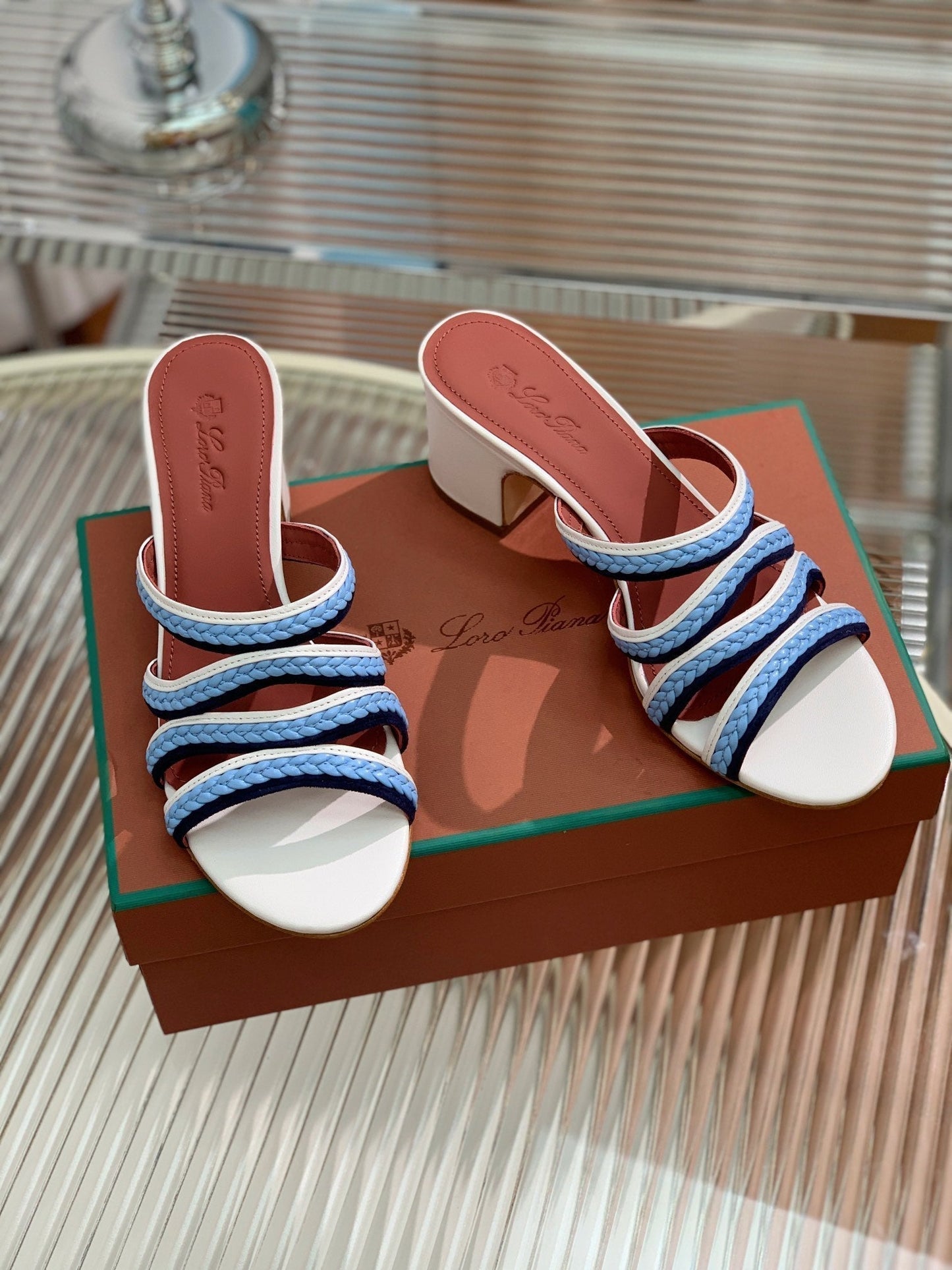 LP SPRIGHTLY CHARMS MID-SANDAL SKY CALFSKIN