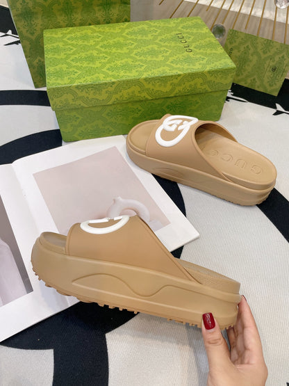 GUCCI INTERLOCKING G SLIDE SANDAL IN TORTILLA BROWN IMPORTED TPU