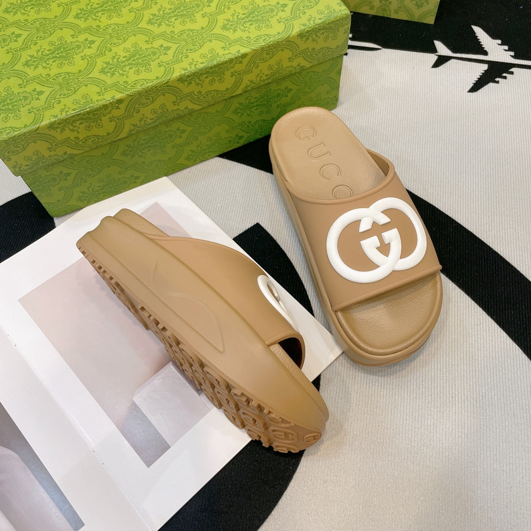 GUCCI INTERLOCKING G SLIDE SANDAL IN TORTILLA BROWN IMPORTED TPU
