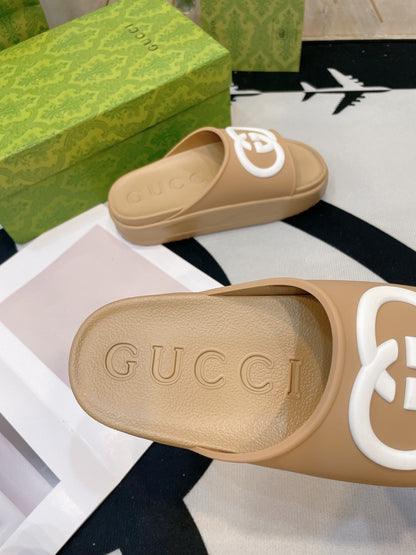 GUCCI INTERLOCKING G SLIDE SANDAL IN TORTILLA BROWN IMPORTED TPU