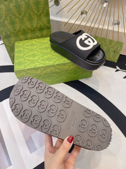 GUCCI INTERLOCKING G SLIDE SANDAL IN BLACK IMPORTED TPU