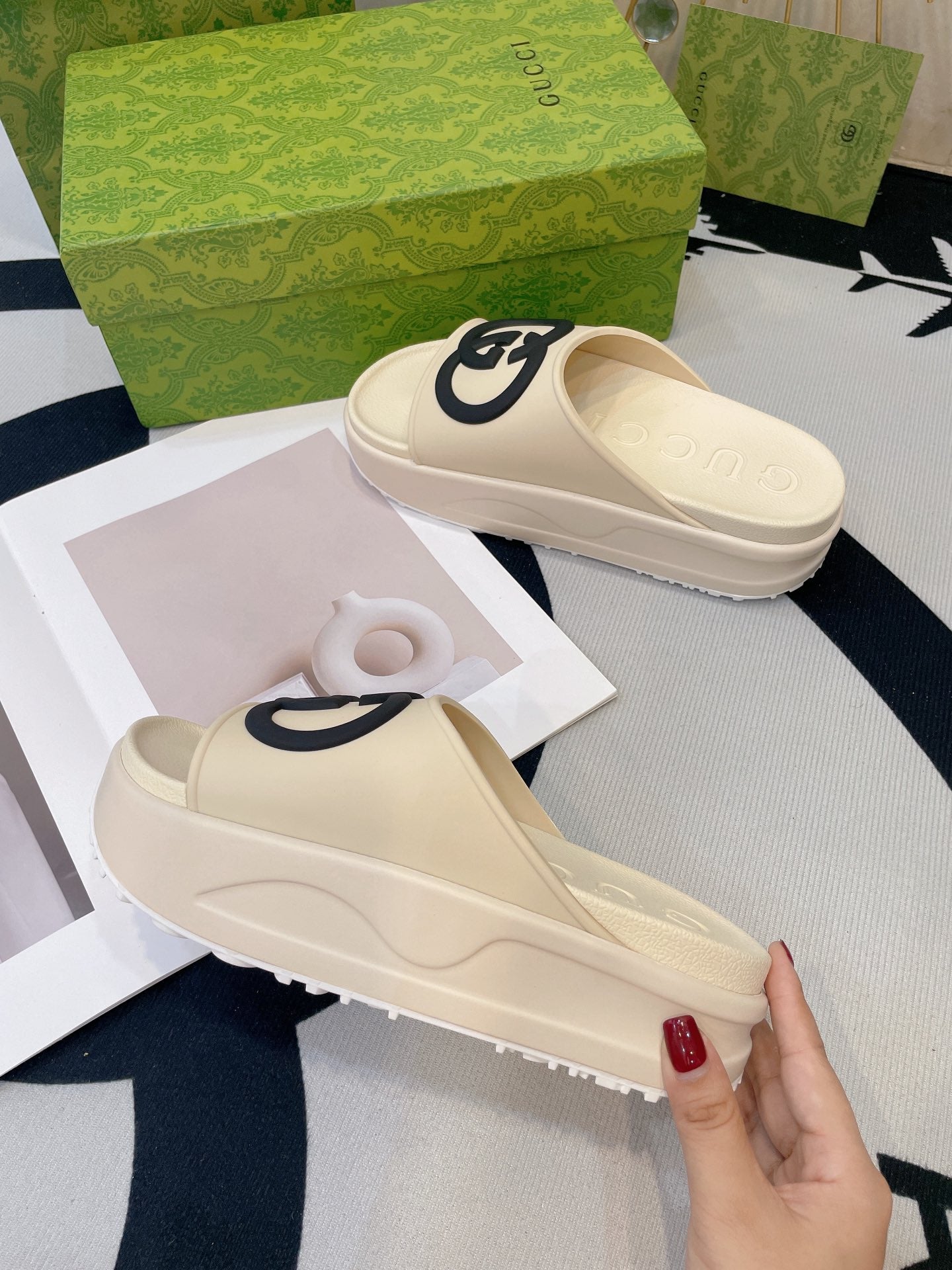 GUCCI INTERLOCKING G SLIDE SANDAL IN WHITE CREAM IMPORTED TPU