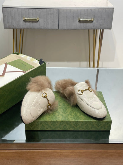 GUCCI HORSEBIT MULE IN WHITE EMBOSSED CALFSKIN AND LAMB WOOL LINING