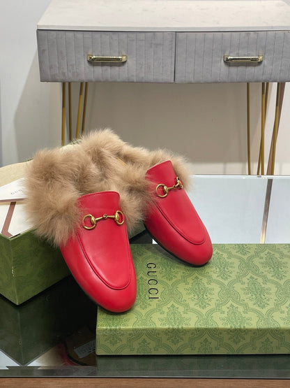 GUCCI HORSEBIT MULE IN CHERRY RED CALFSKIN AND LAMB WOOL LINING