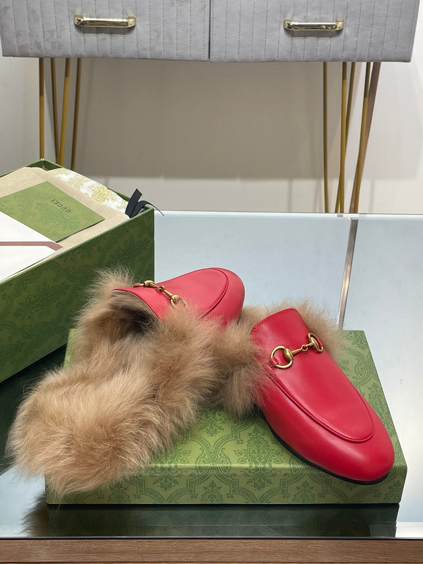 GUCCI HORSEBIT MULE IN CHERRY RED CALFSKIN AND LAMB WOOL LINING
