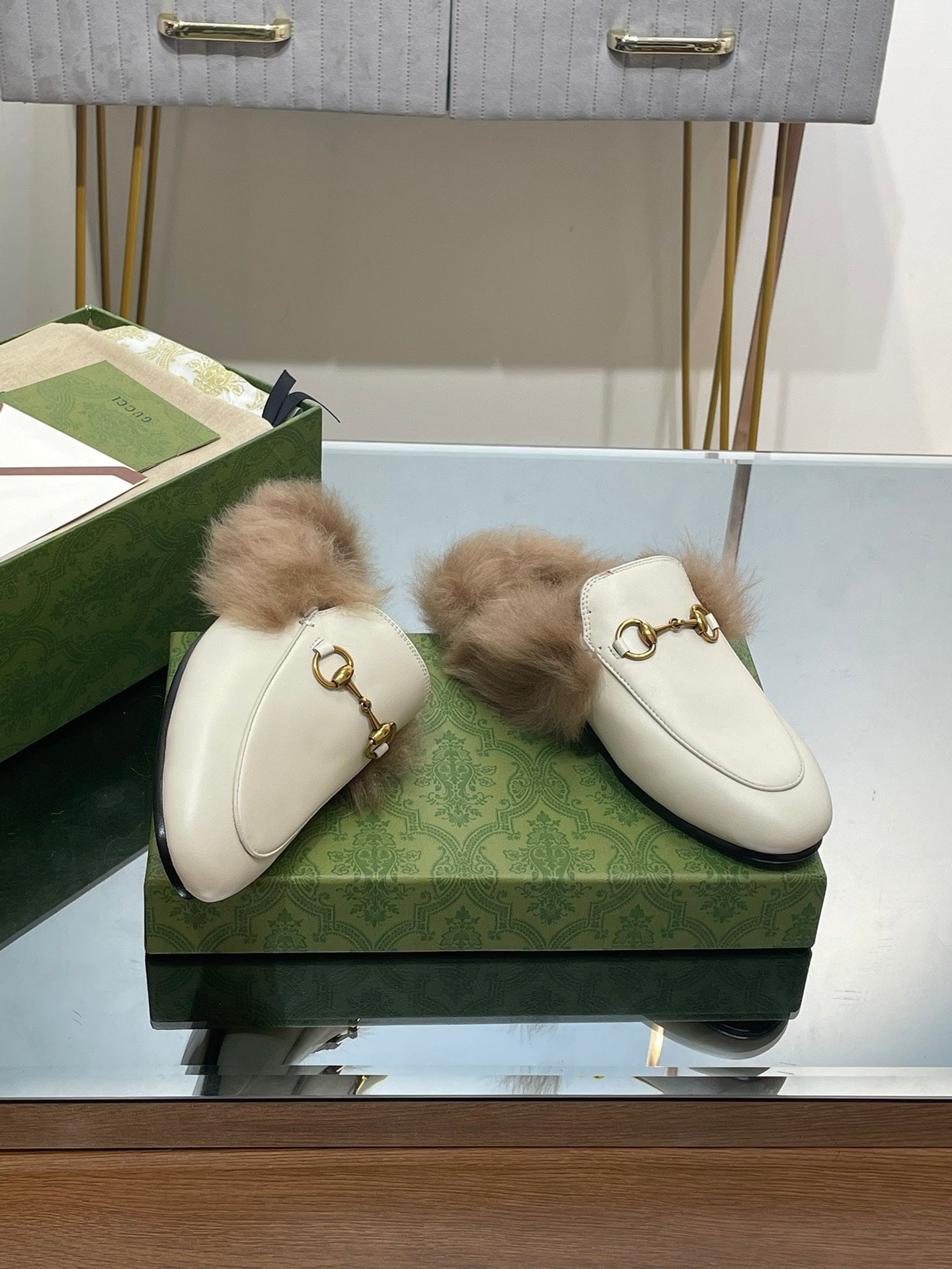 GUCCI HORSEBIT MULE IN WHITE CALFSKIN AND LAMB WOOL LINING
