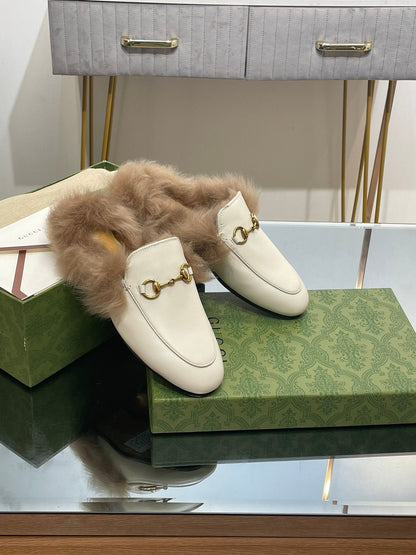 GUCCI HORSEBIT MULE IN WHITE CALFSKIN AND LAMB WOOL LINING