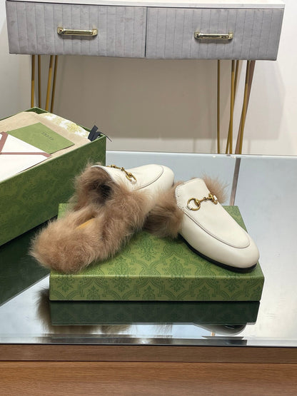 GUCCI HORSEBIT MULE IN WHITE CALFSKIN AND LAMB WOOL LINING