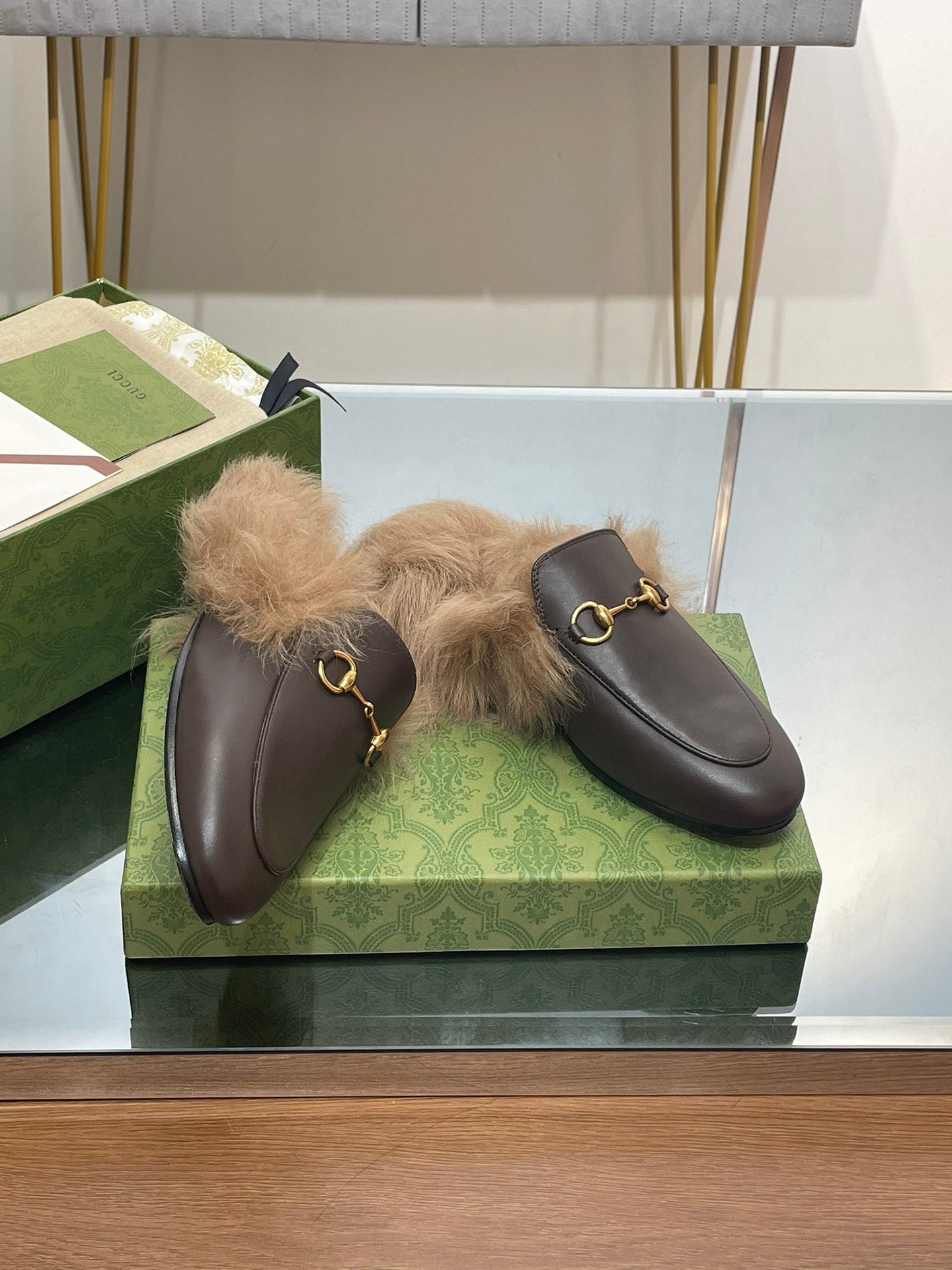 GUCCI HORSEBIT MULE IN MOCHA BROWN CALFSKIN AND LAMB WOOL LINING