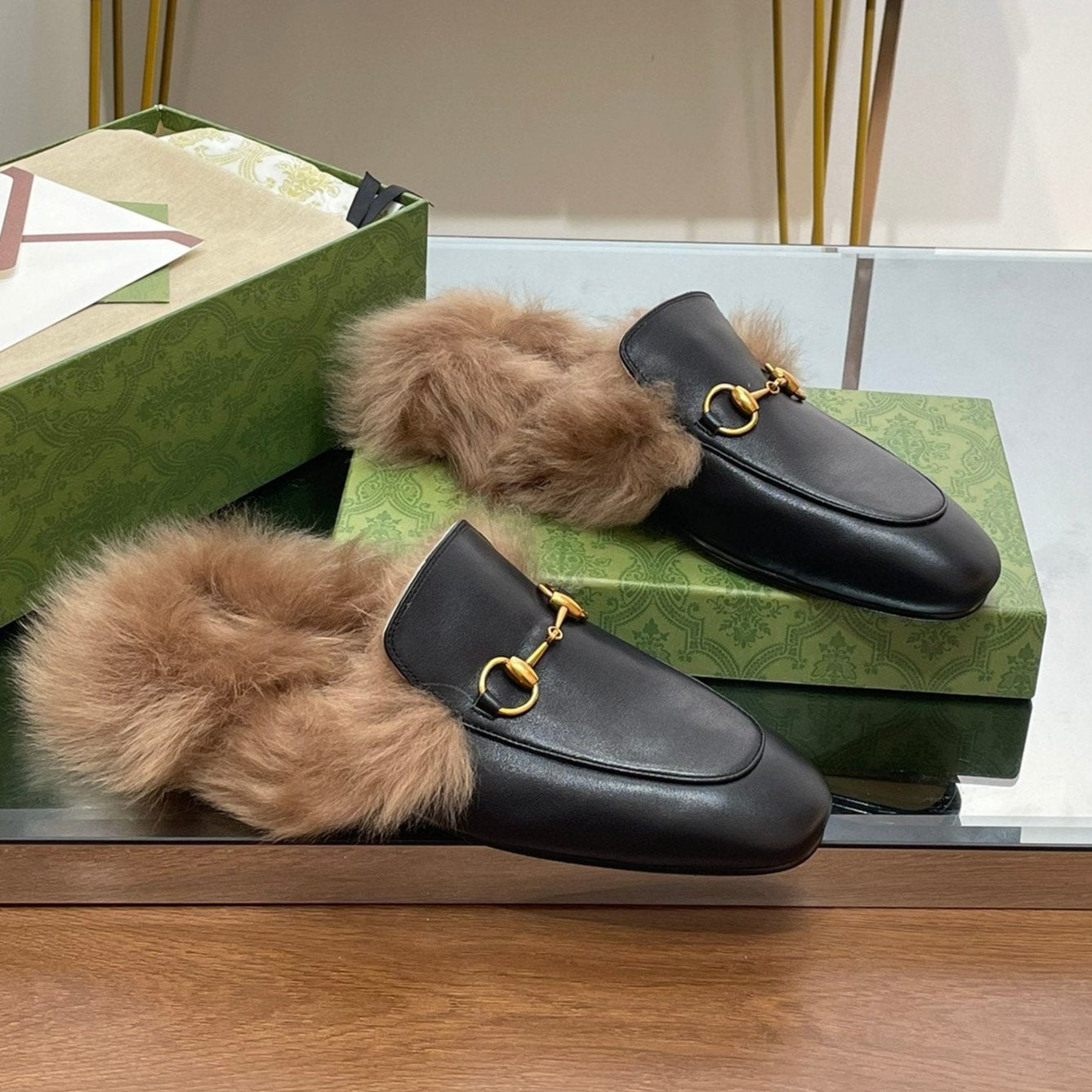 GUCCI HORSEBIT MULE IN BLACK CALFSKIN AND LAMB WOOL LINING