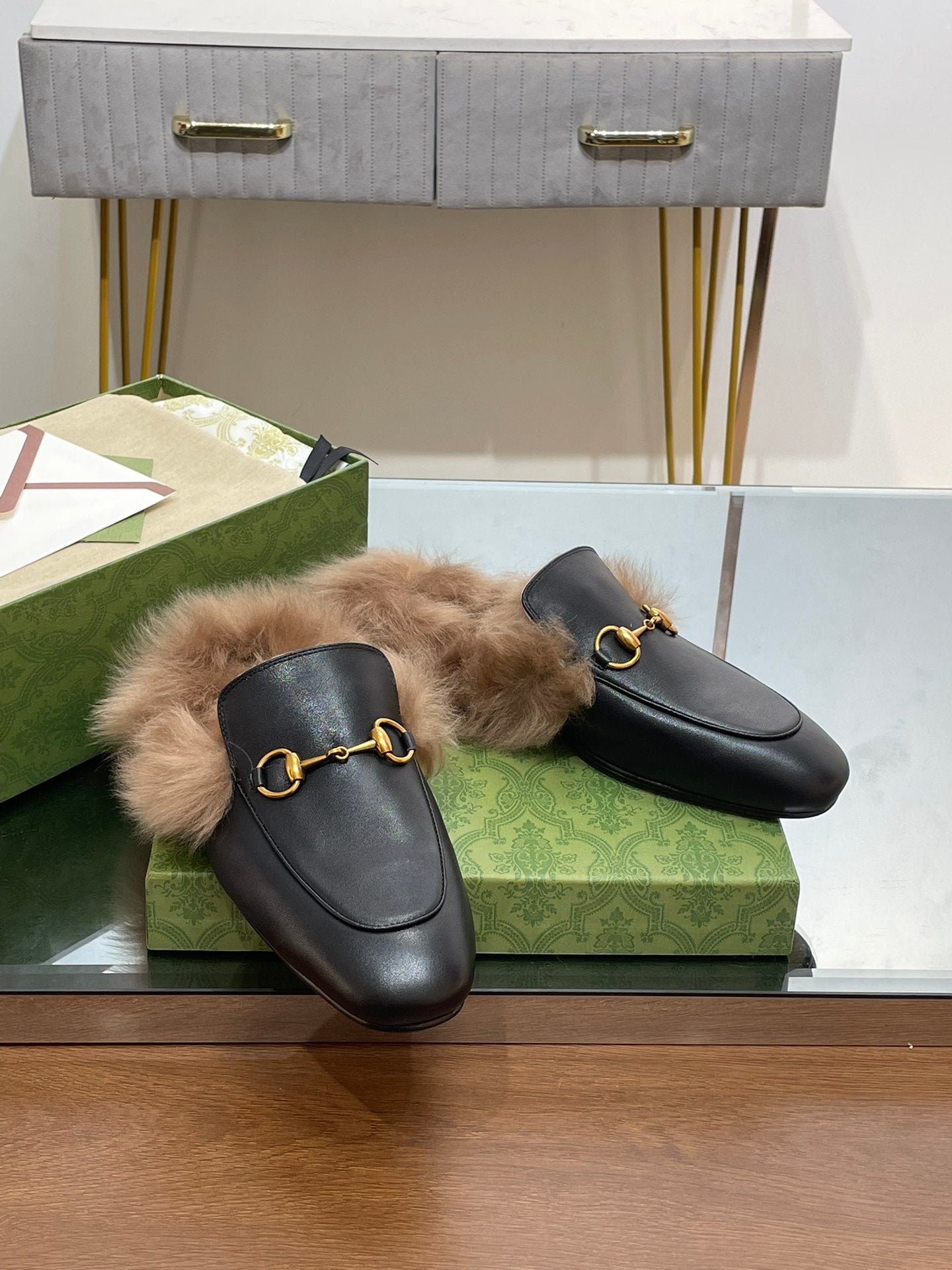 GUCCI HORSEBIT MULE IN BLACK CALFSKIN AND LAMB WOOL LINING