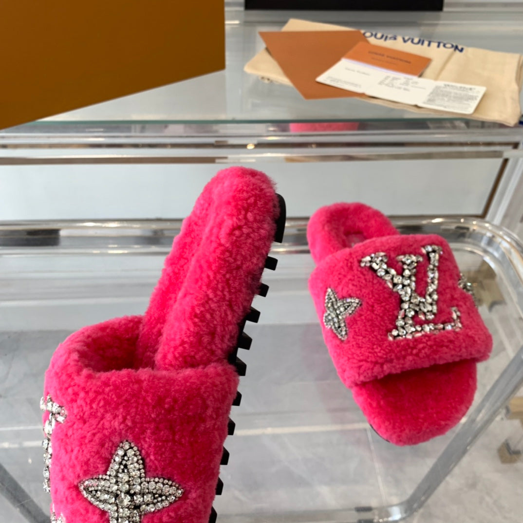 LOUIS VUITTON LV WOMEN'S PASEO FLAT SLIPPER IN DEEP PINK FLEECE