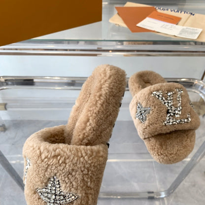 LOUIS VUITTON LV WOMEN'S PASEO FLAT SLIPPER IN TAN BROWN FLEECE