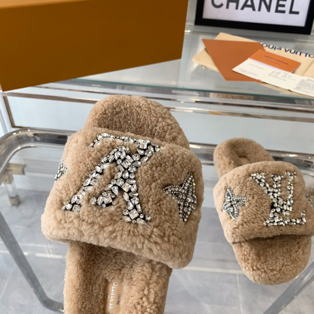 LOUIS VUITTON LV WOMEN'S PASEO FLAT SLIPPER IN TAN BROWN FLEECE