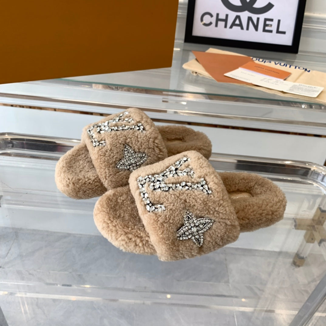 LOUIS VUITTON LV WOMEN'S PASEO FLAT SLIPPER IN TAN BROWN FLEECE